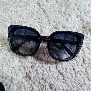 Sunglasses XOXO Polarized Paparazzi With Case